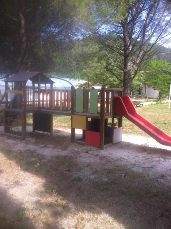 Camping La Vidaresse Ξενοδοχείο Sainte-Anastasie-sur-Issole Εξωτερικό φωτογραφία