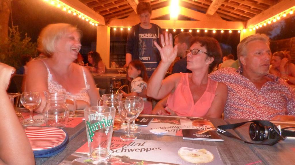 Camping La Vidaresse Ξενοδοχείο Sainte-Anastasie-sur-Issole Εξωτερικό φωτογραφία