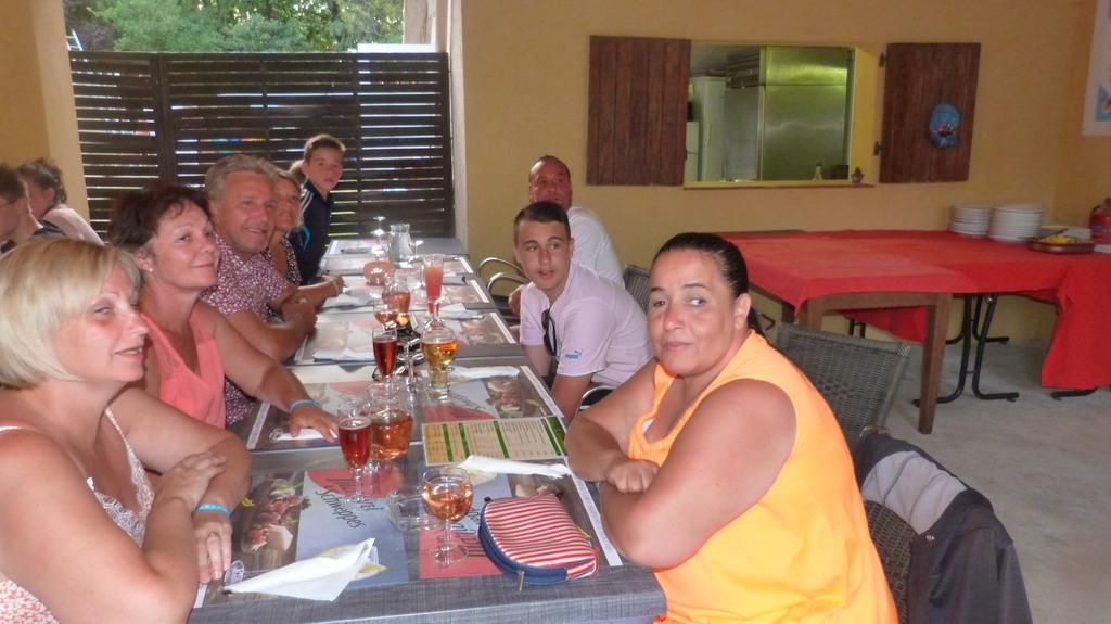 Camping La Vidaresse Ξενοδοχείο Sainte-Anastasie-sur-Issole Εξωτερικό φωτογραφία