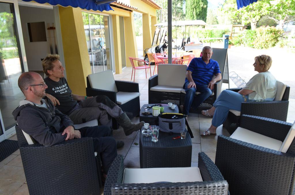 Camping La Vidaresse Ξενοδοχείο Sainte-Anastasie-sur-Issole Εξωτερικό φωτογραφία