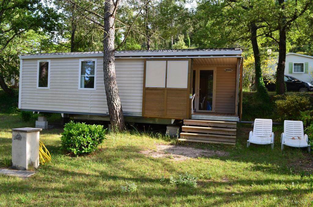 Camping La Vidaresse Ξενοδοχείο Sainte-Anastasie-sur-Issole Εξωτερικό φωτογραφία