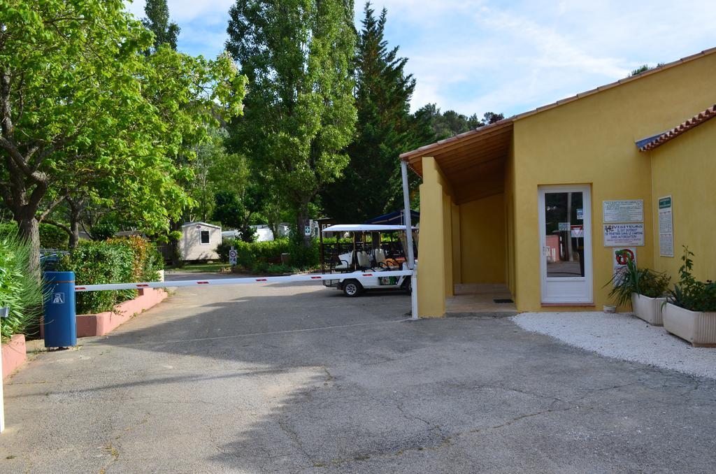Camping La Vidaresse Ξενοδοχείο Sainte-Anastasie-sur-Issole Εξωτερικό φωτογραφία