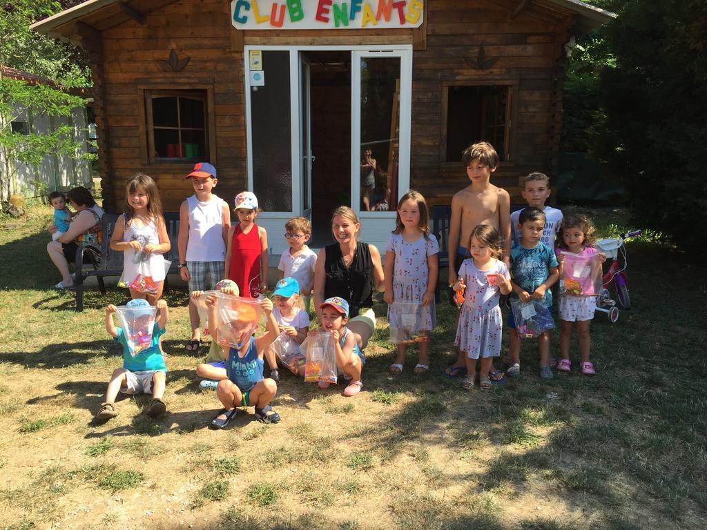 Camping La Vidaresse Ξενοδοχείο Sainte-Anastasie-sur-Issole Εξωτερικό φωτογραφία