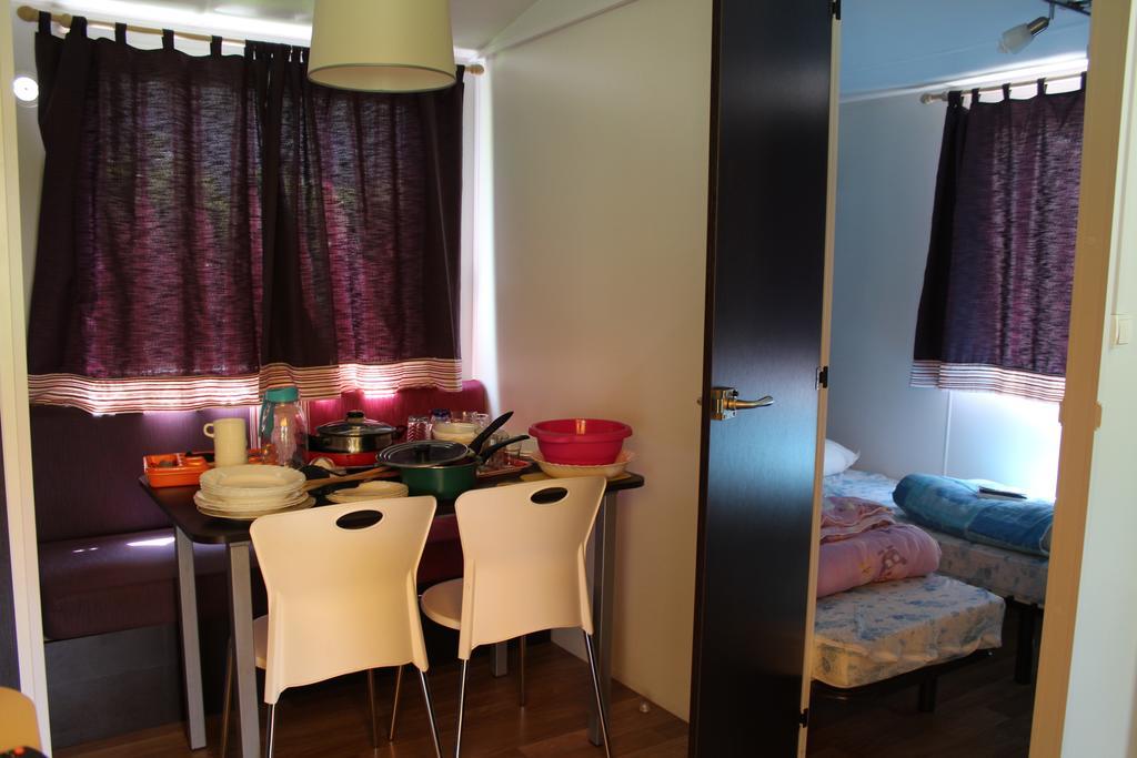 Camping La Vidaresse Ξενοδοχείο Sainte-Anastasie-sur-Issole Εξωτερικό φωτογραφία